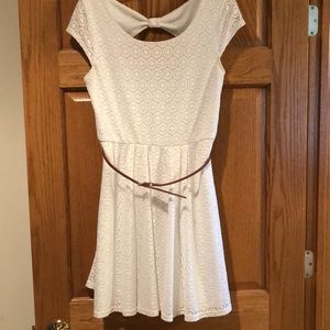 Bow back white dress only been worn twice